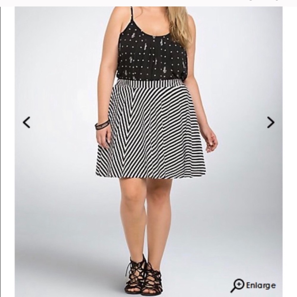Torrid black and white skirt , amazing condition